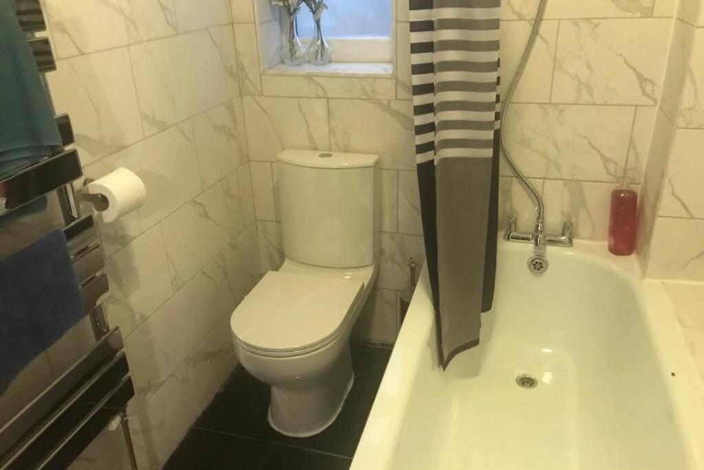The Dartford Five Bedrooms Attractive House Екстериор снимка