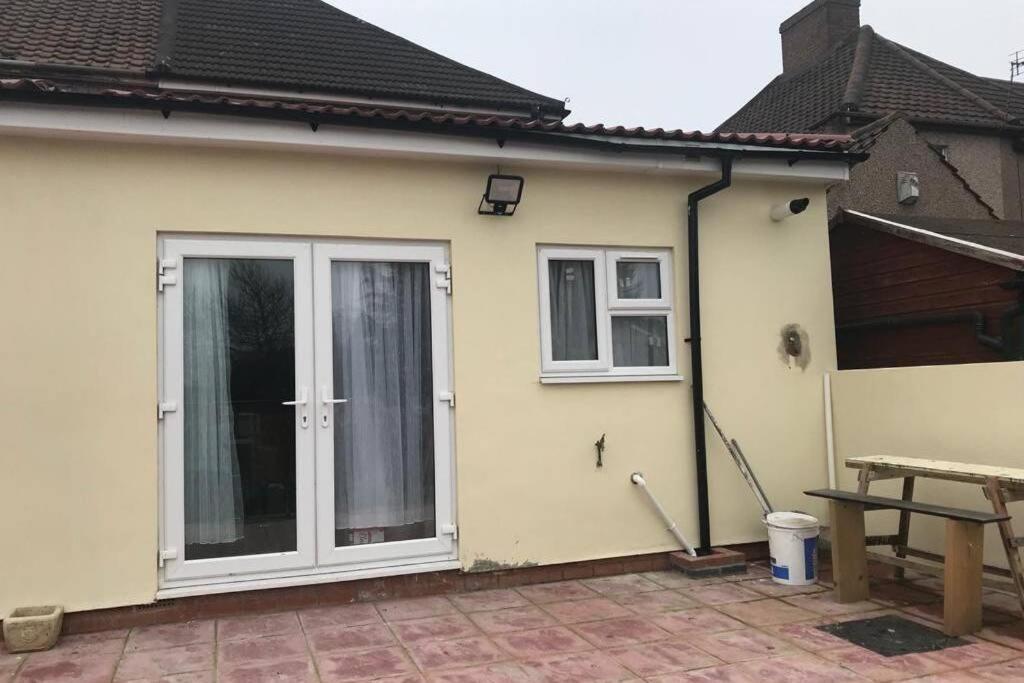 The Dartford Five Bedrooms Attractive House Екстериор снимка
