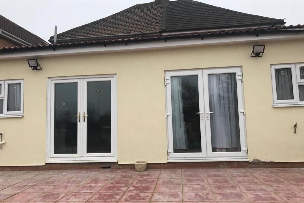 The Dartford Five Bedrooms Attractive House Екстериор снимка