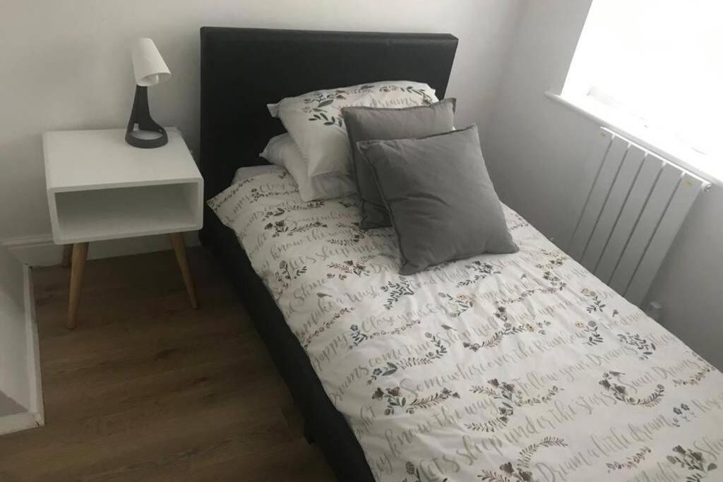 The Dartford Five Bedrooms Attractive House Екстериор снимка