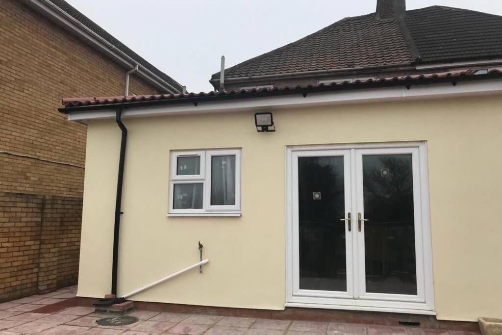The Dartford Five Bedrooms Attractive House Екстериор снимка