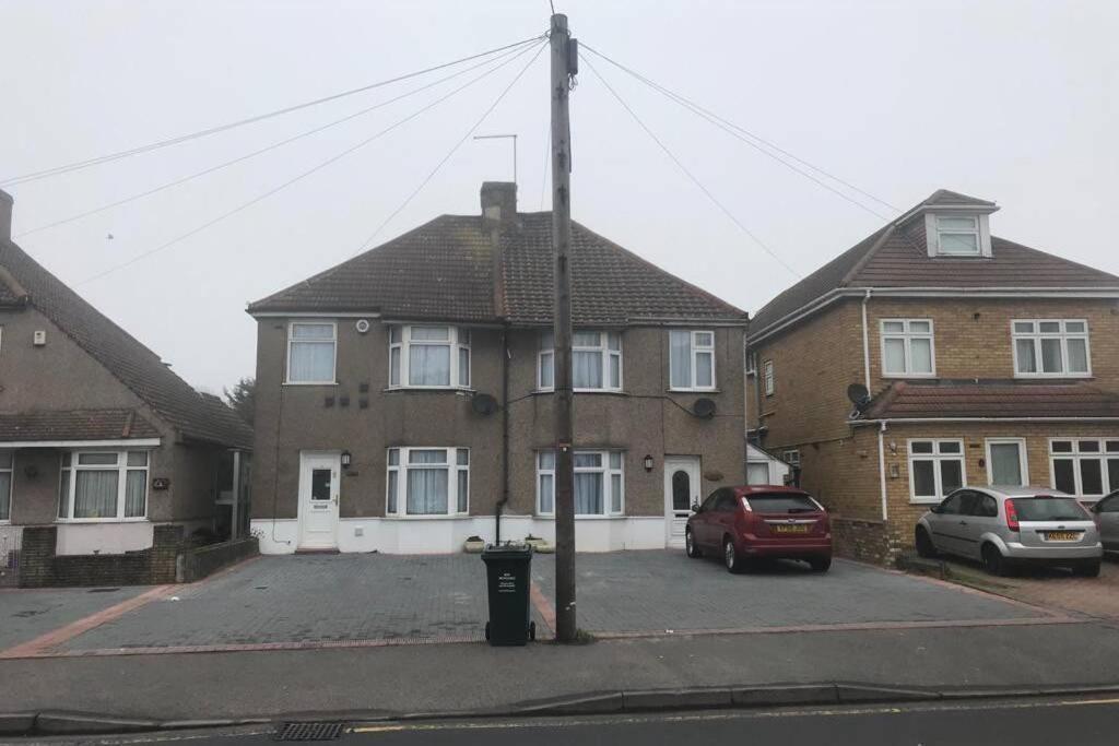 The Dartford Five Bedrooms Attractive House Екстериор снимка