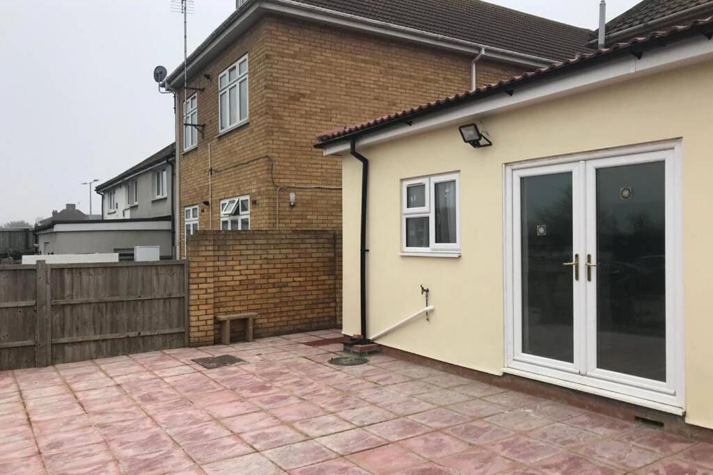 The Dartford Five Bedrooms Attractive House Екстериор снимка